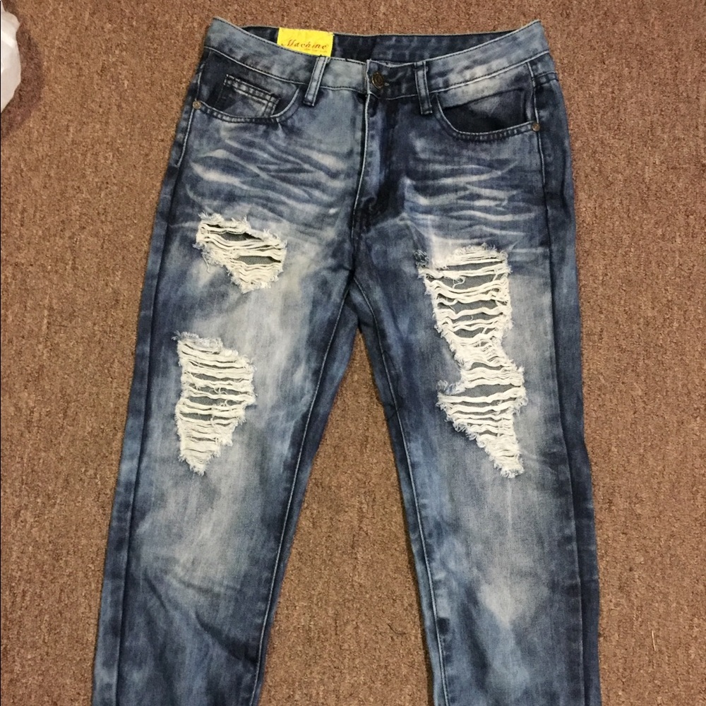 ON SALE‼️“Boyfriend” style ripped jeans